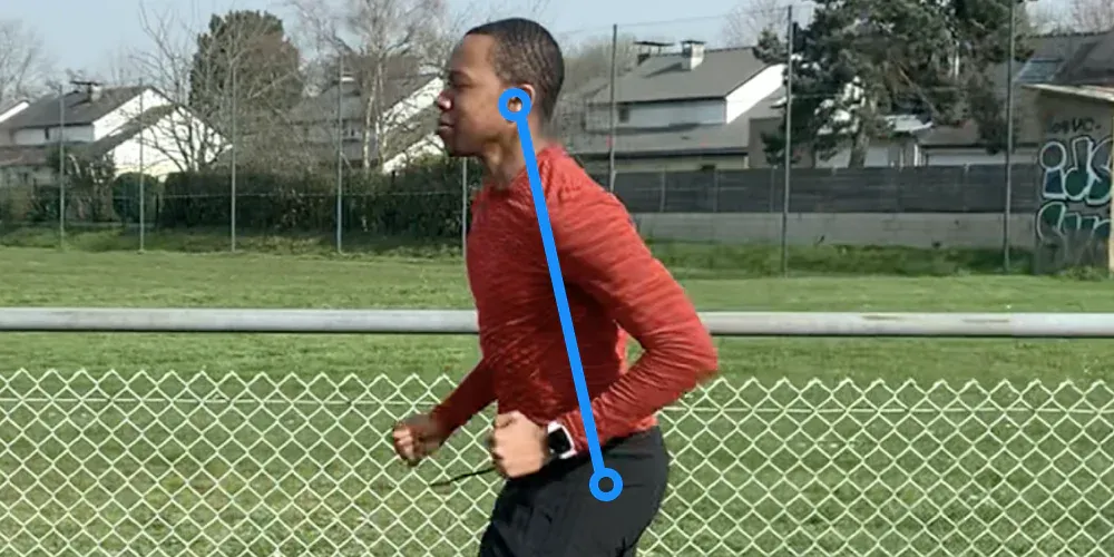 Side view of a runner with a line from ear to hip, showing an upright upper body tilted slightly forward